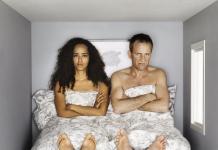 Семейный психолог: жена спит отдельно, муж спит отдельно Муж спит в отдельной комнате